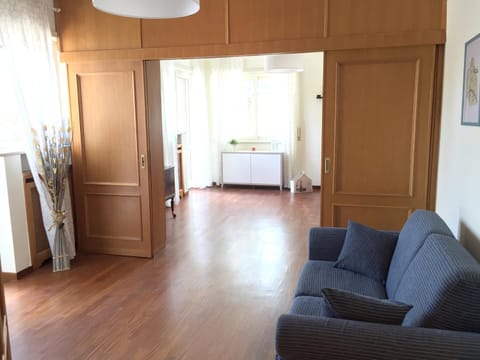 Communal lounge/ TV room, Bed, Living room