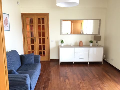 Communal lounge/ TV room, Bed, Living room