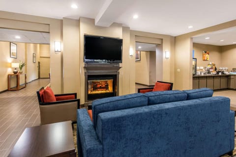 Comfort Inn & Suites IAH Bush Airport - East Hôtel in Humble