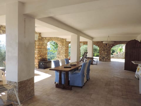 Restaurant/places to eat, Children play ground, Game Room, Banquet/Function facilities, Seating area, Dining area