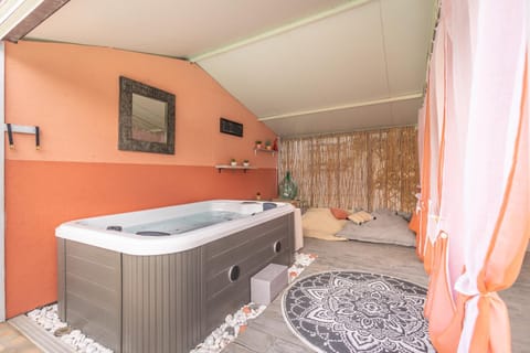Hot Tub, Hot Tub, Spa and wellness centre/facilities, Swimming pool