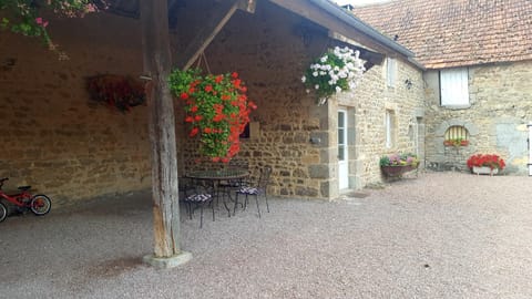 Patio, BBQ facilities