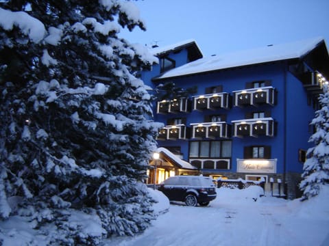 Facade/entrance, Winter