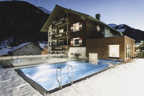 Property building, Winter, Swimming pool