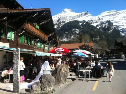 Property building, Restaurant/places to eat, Facade/entrance, Balcony/Terrace, Mountain view, Dinner