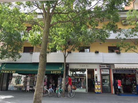 Property building, On-site shops, On site