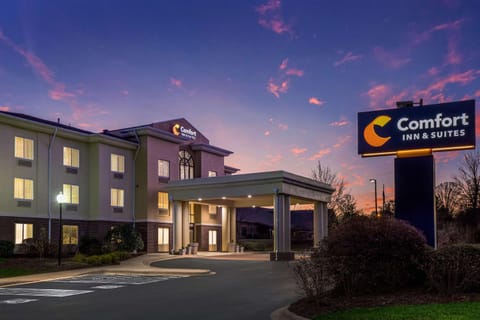Comfort Inn & Suites Hotel in Brevard