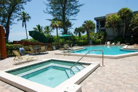 Pine Cove #202 House in Sanibel Island