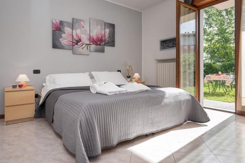 Garden, Photo of the whole room, Bedroom, Garden view