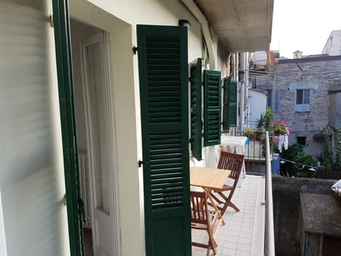 Balcony/Terrace, City view