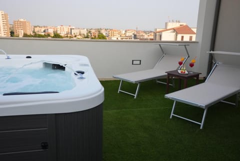 Pool view, Swimming pool, sunbed