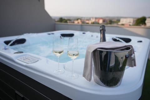 Hot Tub, Balcony/Terrace