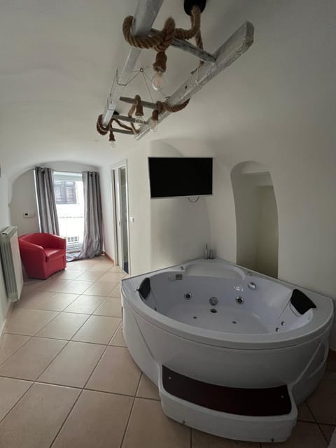 Hot Tub, TV and multimedia, Photo of the whole room