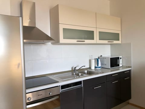 Kitchen or kitchenette, Communal kitchen