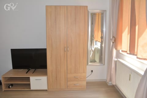 TV and multimedia, Bedroom, wardrobe