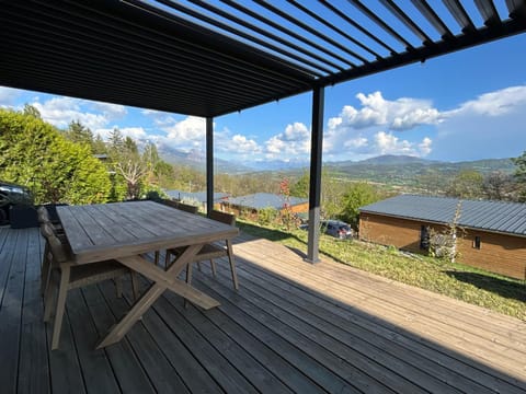 Patio, Natural landscape, View (from property/room), Balcony/Terrace, Dining area, Mountain view