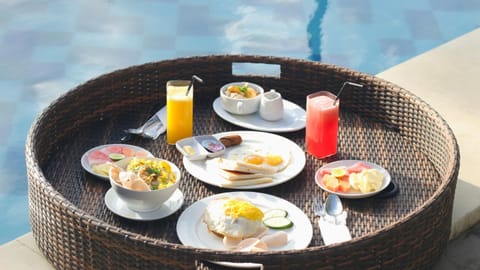 Food, Swimming pool, Breakfast, Drinks