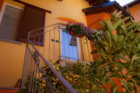 BELSORRISOVARESE-City Residence- Private Parking -With Reservation- Bed and Breakfast in Varese