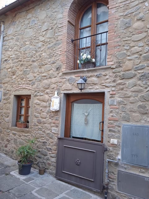 La Tana Nel Castelvecchio Apartment in Emilia-Romagna