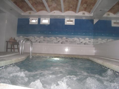 Hot Tub, Swimming pool, Swimming pool