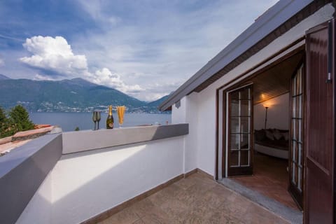 Balcony/Terrace, Lake view