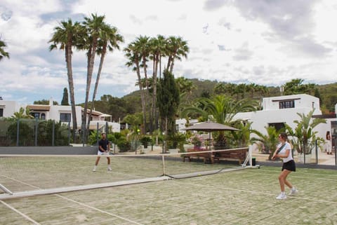 Fitness centre/facilities, Tennis court