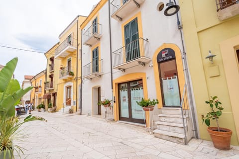 Property building, Neighbourhood, Street view