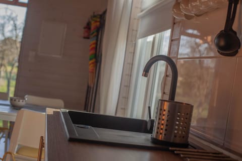 Kitchen or kitchenette, Communal kitchen