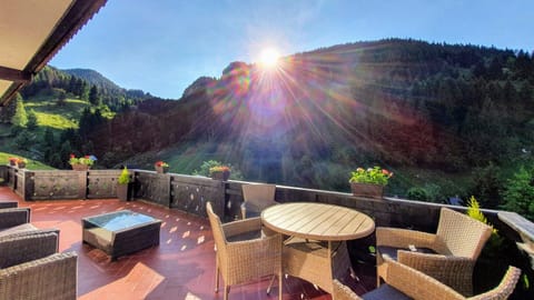 Balcony/Terrace, Mountain view