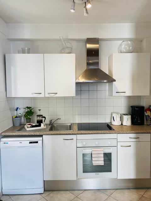 Coffee/tea facilities, Kitchen or kitchenette, dishwasher, minibar, pet friendly, stove, toaster