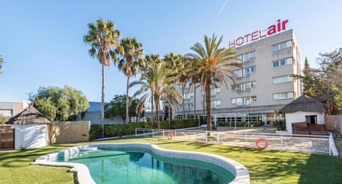 Property building, Day, Garden, Garden view, Pool view, Swimming pool