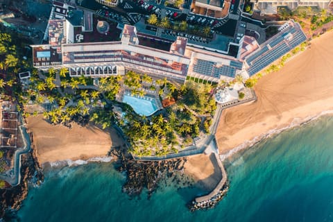 Property building, Day, Natural landscape, Beach, Pool view, Sea view, Swimming pool