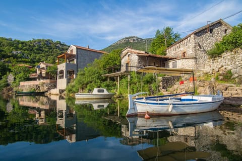 Paradise House Skadar Lake House in Montenegro