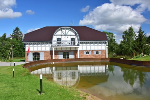 Facade/entrance, Swimming pool