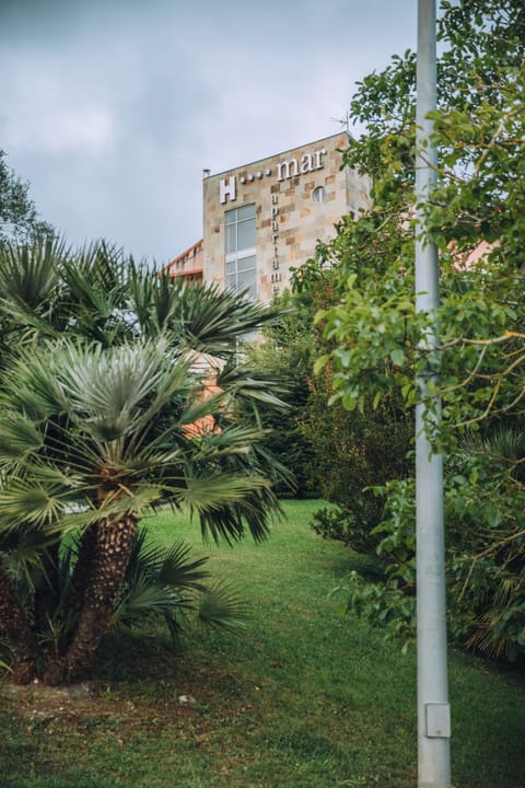 Property building, Facade/entrance, Garden