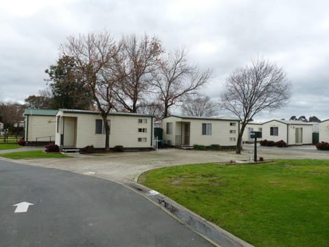 Wodonga Caravan & Cabin Park Campground/ 
RV Resort in Wodonga