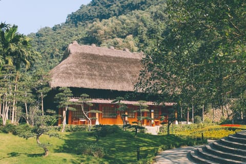 Thung Nham Resort Hotel in Laos