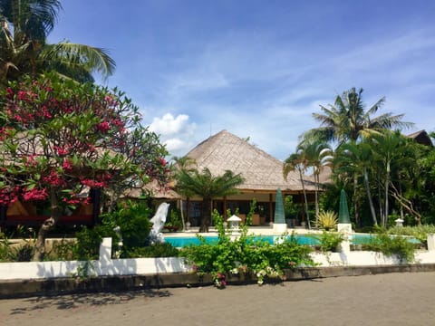 Garden, Beach, Swimming pool