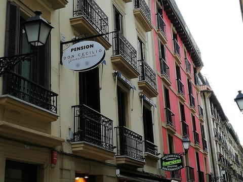 Don Cecilio Guesthouse (Parte Vieja) Bed and Breakfast in San Sebastian