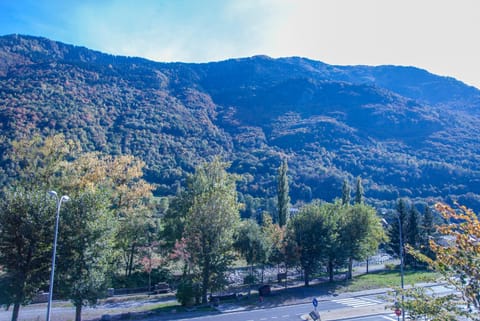 View (from property/room), Garden view, Landmark view, Mountain view, River view, Street view