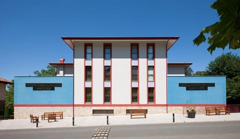 Property building, Facade/entrance, Day