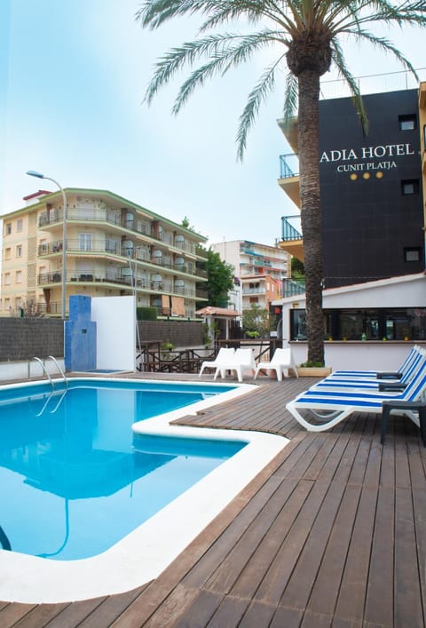 Pool view, Swimming pool, sunbed