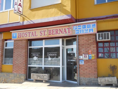 Hostal Sant Bernat Alojamiento y desayuno in Olot