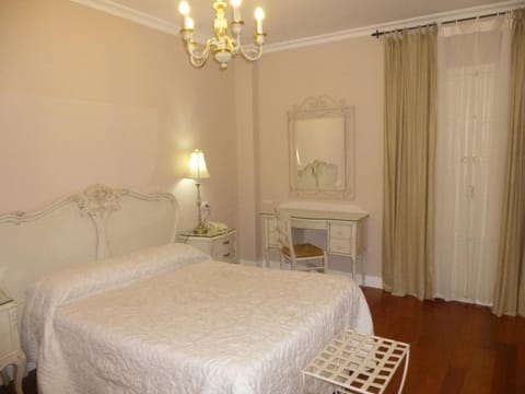Le Petit Paris Bed and Breakfast in Seville