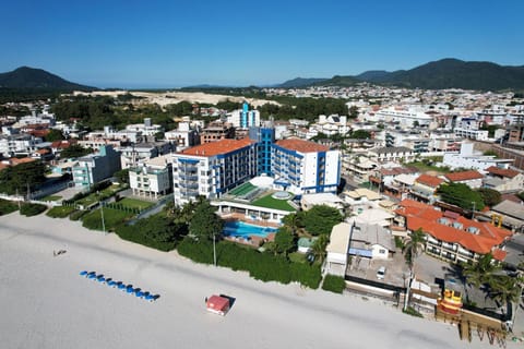 Property building, Beach, Location