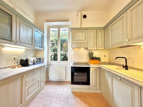 Villa Angelina Holiday Homes I Casa Glicine I Villa del 700 I Giardino I Mare 5 min I 6 ospiti I Parcheggio privato Apartment in Vallecrosia