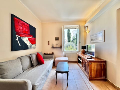 Villa Angelina Holiday Homes I Casa Glicine I Villa del 700 I Giardino I Mare 5 min I 6 ospiti I Parcheggio privato Apartment in Vallecrosia