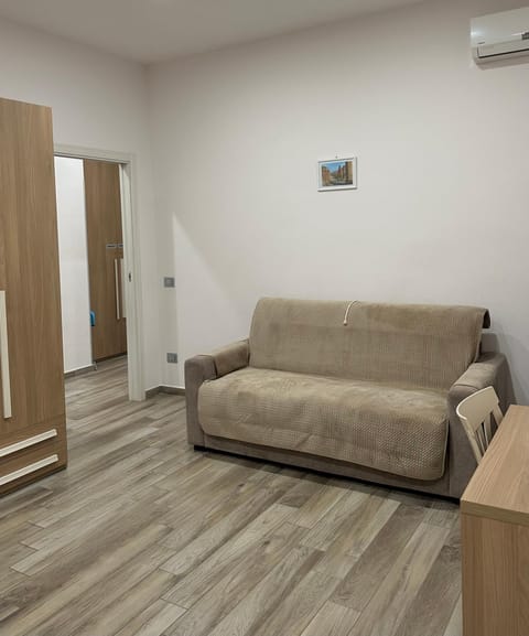 Seating area, Bedroom