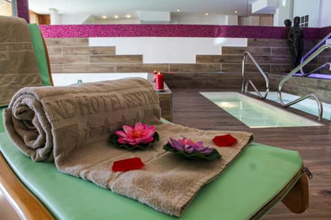 Hot Tub, Spa and wellness centre/facilities