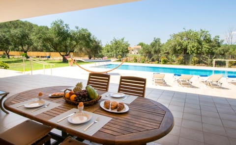 Food close-up, Pool view